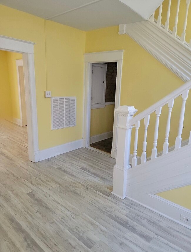 Photo - 319 E Vine St