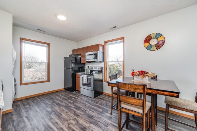 Building Photo - 433 W Grand St Unit C Rental