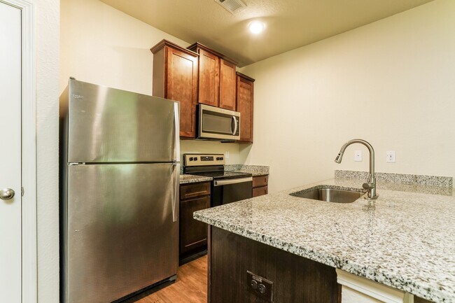 Photo - 1212 Highwood Ln