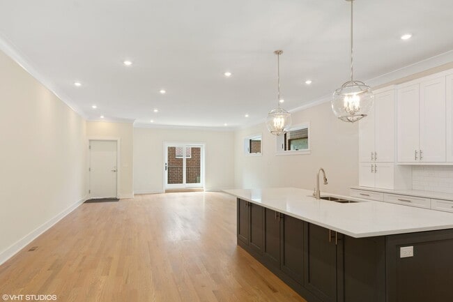 Photo - Condo Quality 3,400 SF Duplex Down in Roscoe Village, Pet Friendly Available August 1st Unit 3116 - 1N