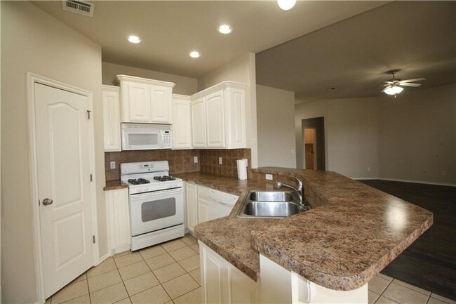 Photo - Lovely 4 Bedroom 2 Bathroom Home In Edmond Schools