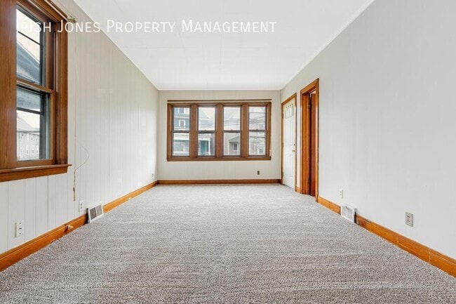 Photo - 104 Grote St Unit Lower Front