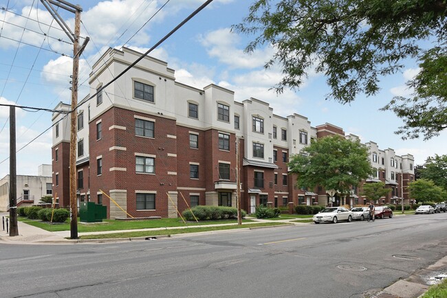 Building Photo - 619 8th St SE Unit 103