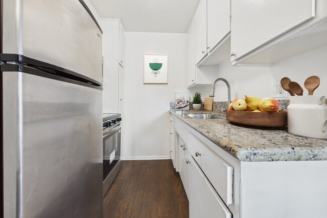 Gilmore  Apartments Van Nuys