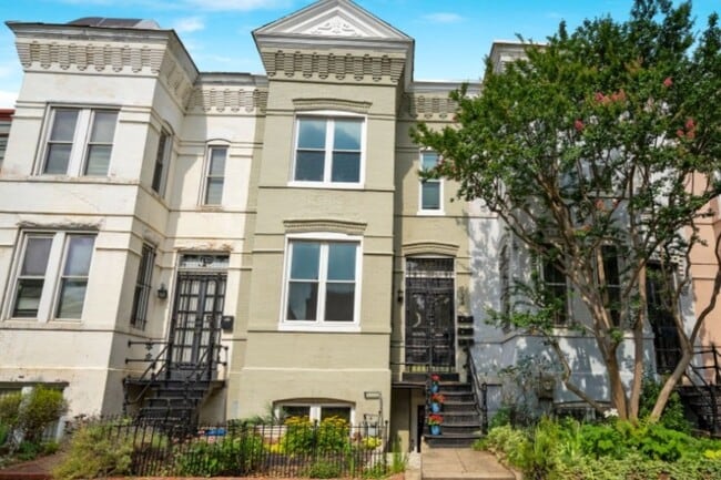 Photo - 724 5th St NE Apartments