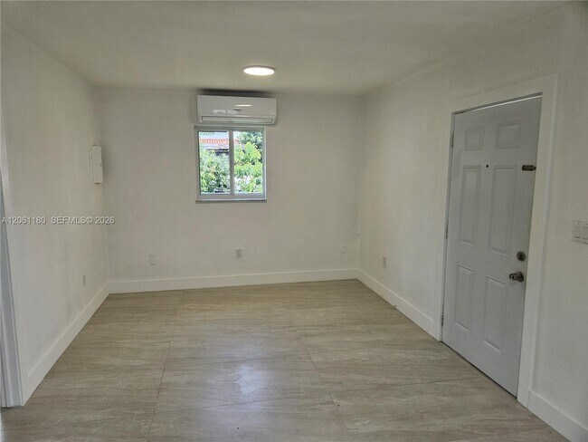 Photo - 9415 SW 38th St Unit B
