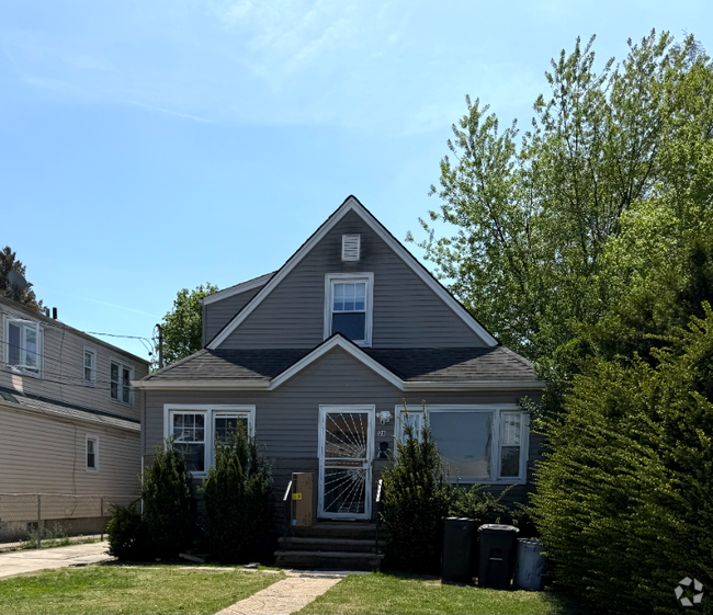 Building Photo - 184 184th St Unit 1st Rental