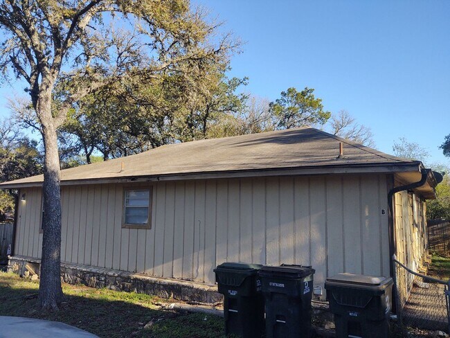 Building Photo - 1401 Clyde St Unit 1401B