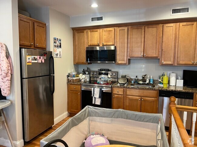 Building Photo - 3 Jerusalem Pl Unit 1 Rental