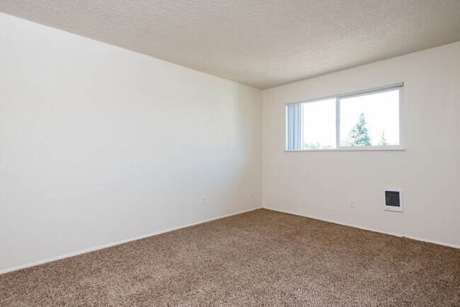 Photo - #315 DOUGLAS SQUARE