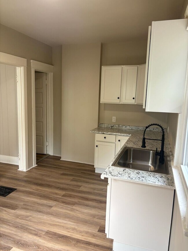 Photo - Linwood Ave. 7417-7419 Unit #7419 - vacant