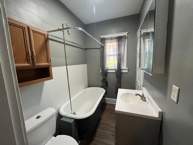 Photo - Two bedroom house in Alton