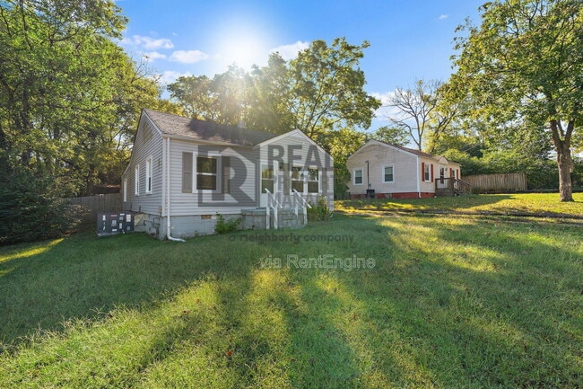 Photo - 2009 Oakwood Ave