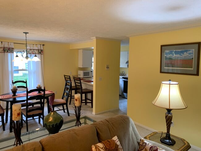 sala de estar y comedor - 4244 Mitchell Creek Dr Unidad G-3