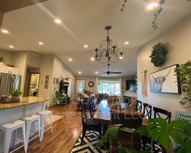 Photo - 2082 E Greenleaf Ln