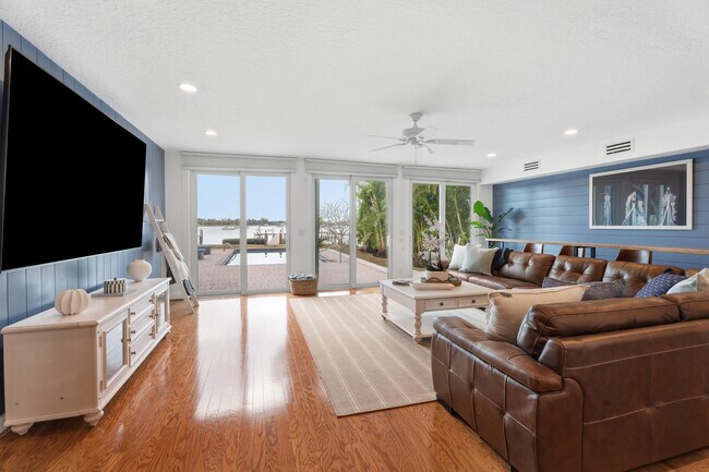 114 S Lake Dr
