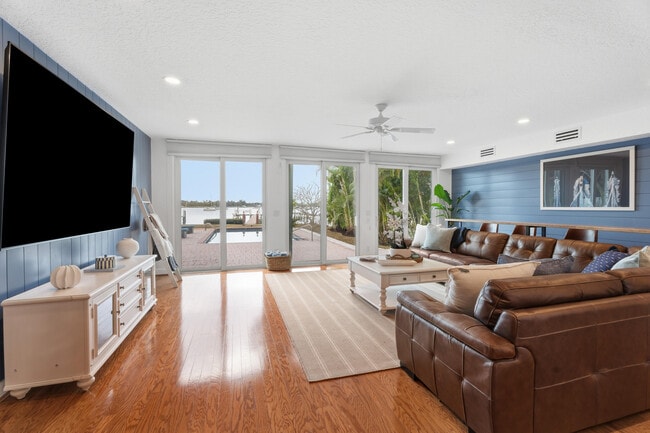 Photo - 114 S Lake Dr