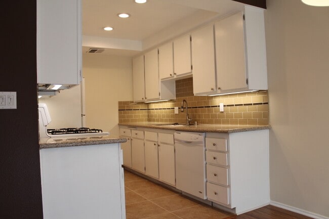 Photo - 2349 S Bentley Ave