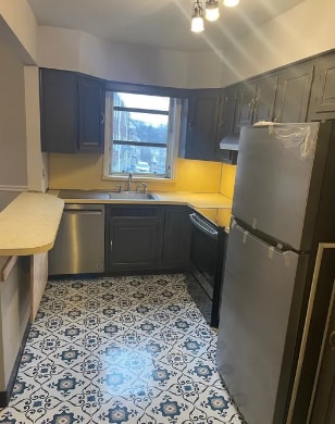 Photo - 6839 Radbourne Rd