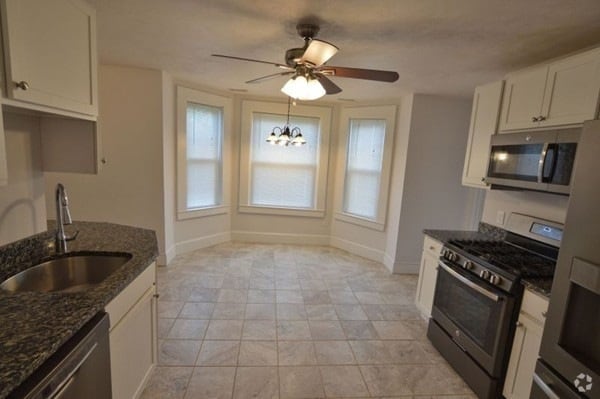 Building Photo - 72 Grampian Way Unit 3 Rental