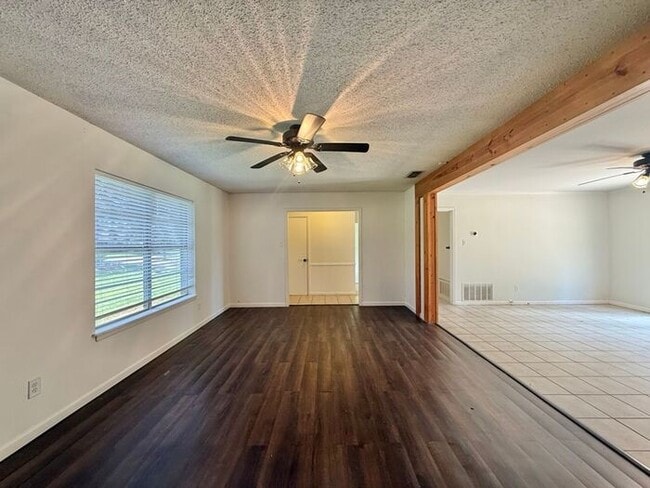 Photo - Spacious 3 Bedroom Home in Whitehouse ISD! Tour Today!