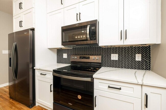 Photo - 1659 Summit St Unit 1661