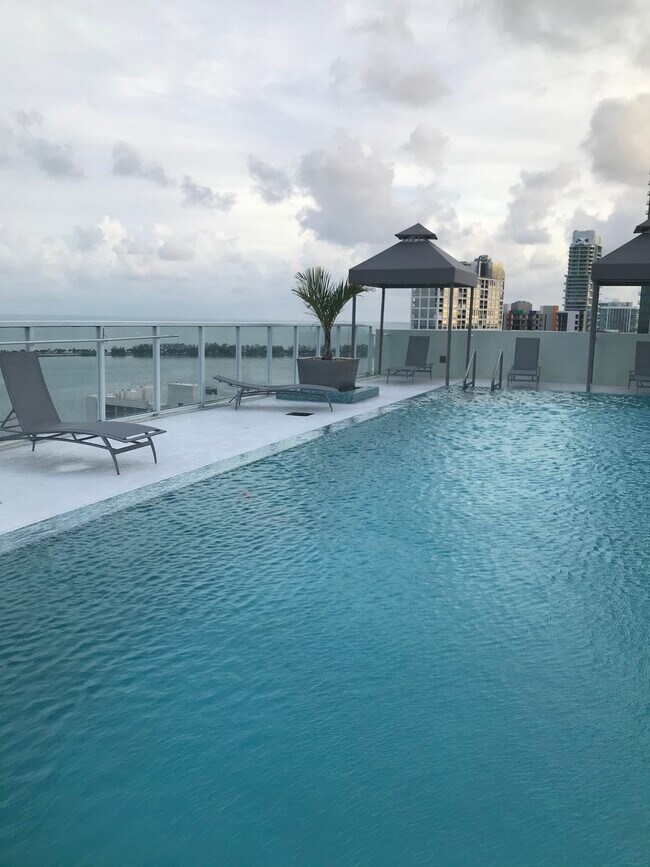 Photo - 218 SE 14th St Unidad 2208