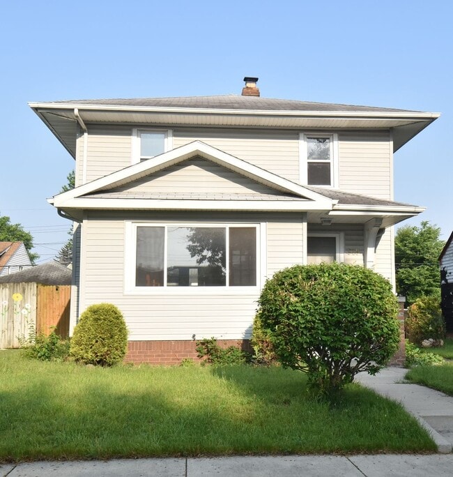 3 bedroom 1.5 bath home next to IUSB. - 3 bedroom 1.5 bath home next to IUSB.