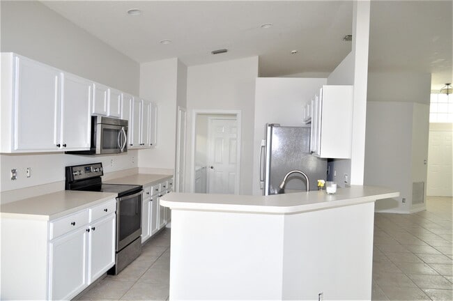 Photo - 880 NW Waterlily Pl