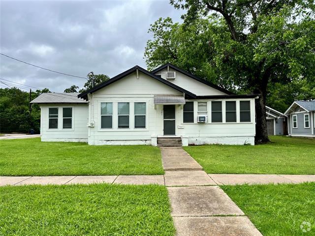 Building Photo - 301 Amarillo St Rental