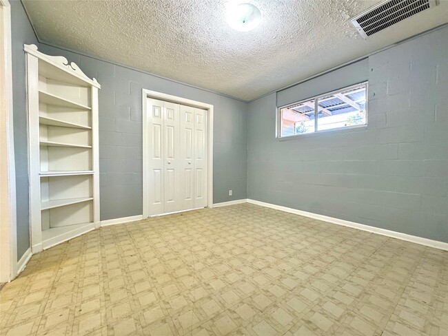 Photo - 425 E Park Dr