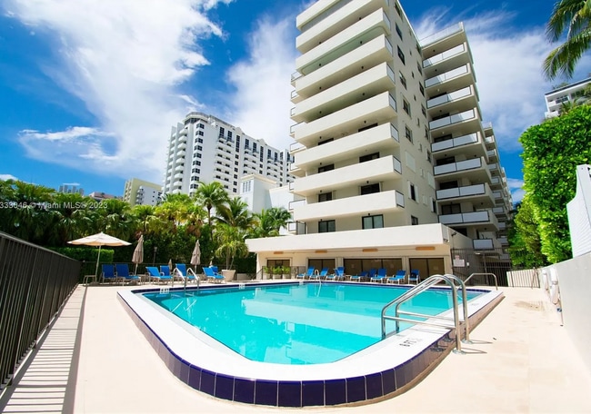 Photo - 1621 Collins Ave Unit 505