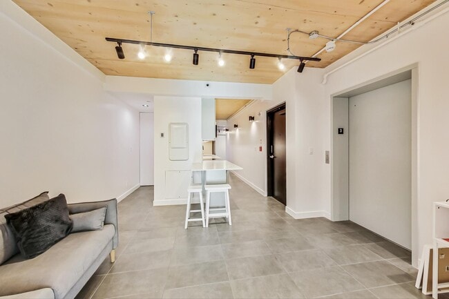 Photo - 1602 Queen St E Unit 301