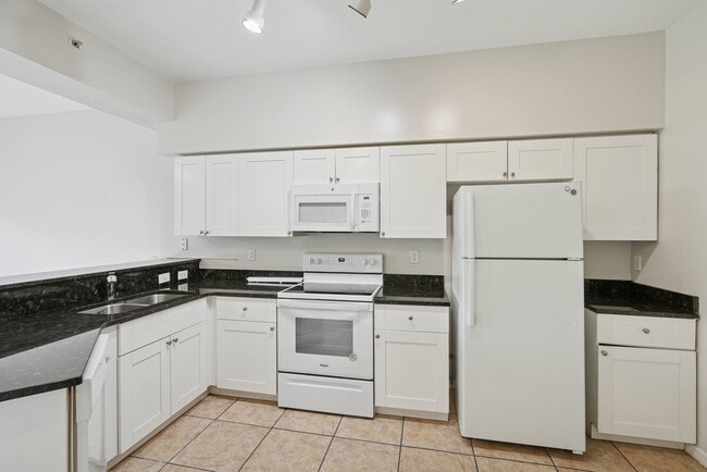 Photo - Cobblestone on The Lake Apartments