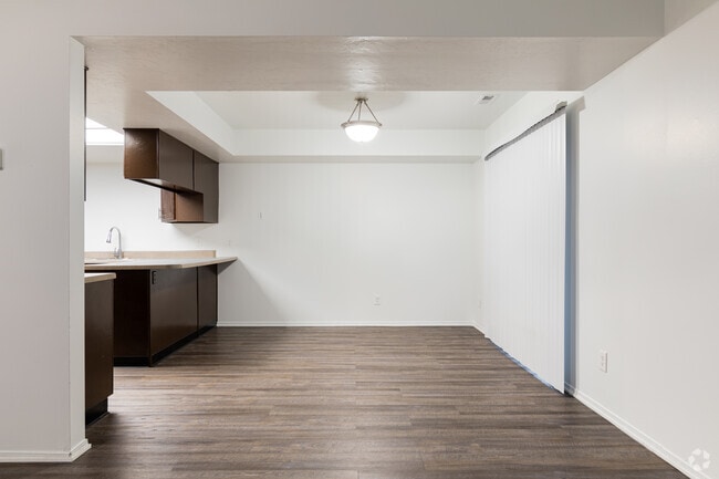 4BR, 3BA - 2,550SF