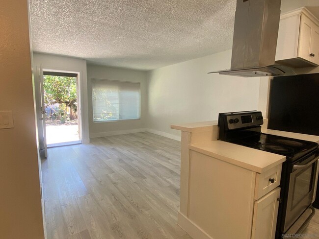 Photo - 702 R Ave