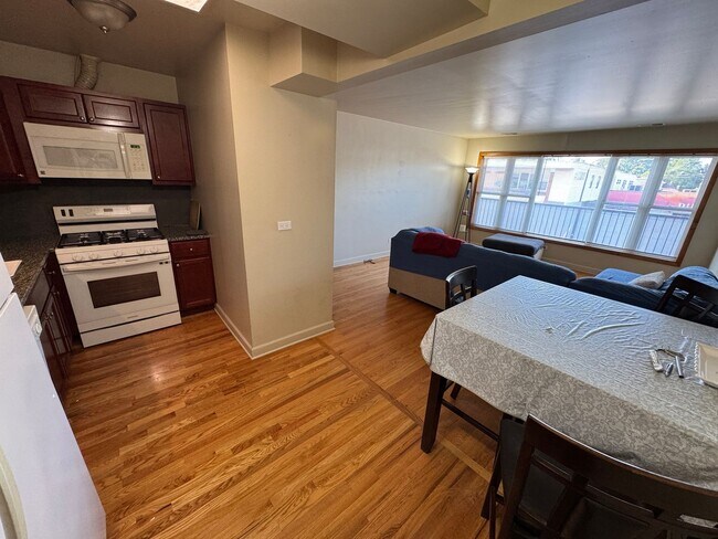 Photo - 6215 W Belmont Ave Apartamento Unidad 2A