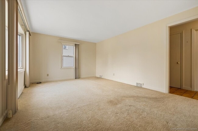 Photo - 535 Jewett Ave