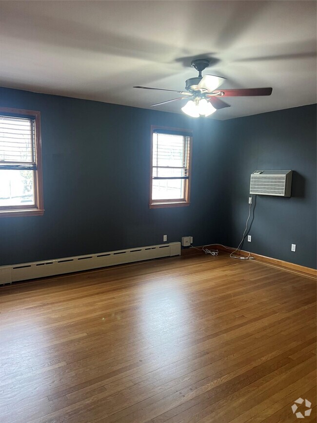 Building Photo - 84-11 60th Dr Unit 2 Rental