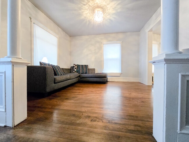 Photo - 481 Division St