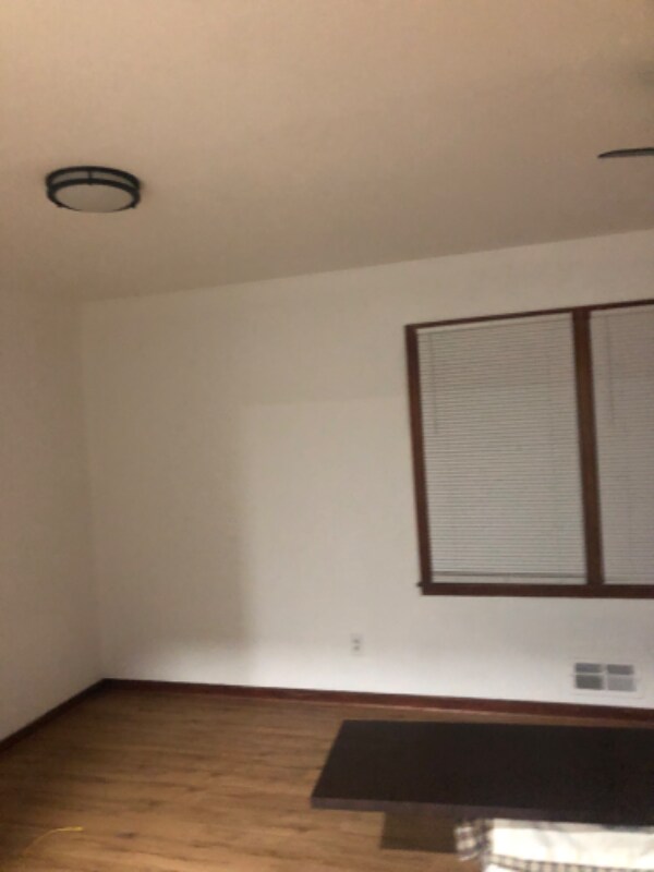 Photo - 186 Zelma St SW