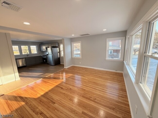 Photo - 83 Academy St