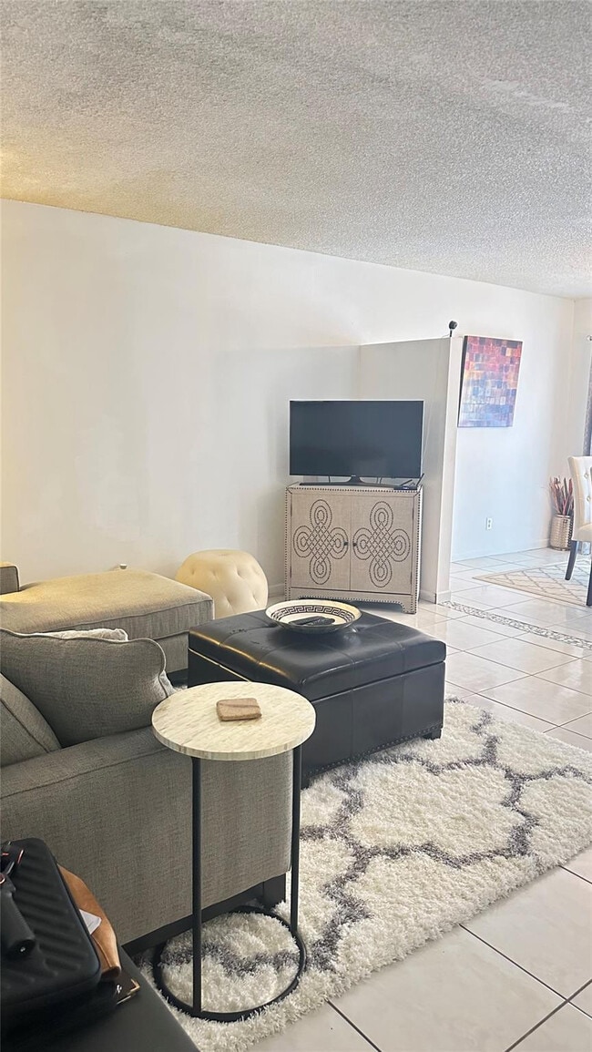 Photo - 4046 NW 19th St Unit 103