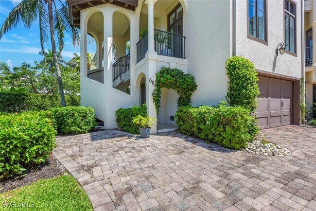 Building Photo - 684 10th Ave S Unit D1