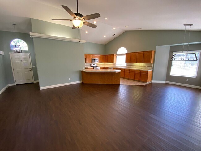 Photo - 2643 W Oakridge Ave