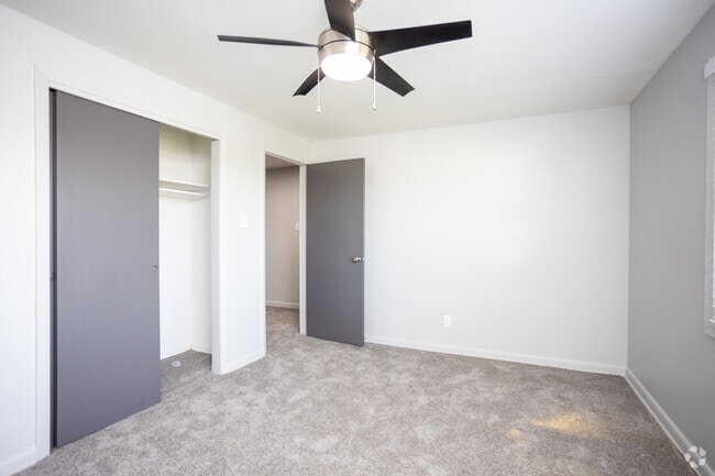 3BR, 1.5BA - 1,300 SF