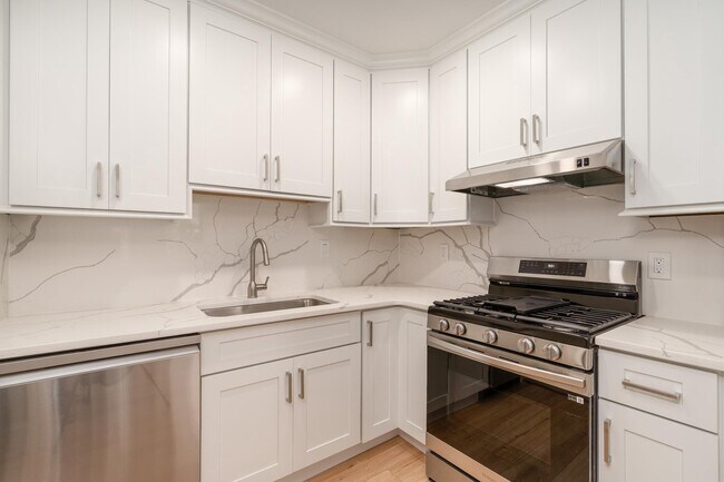 Photo - 523 Constitution Ave NE