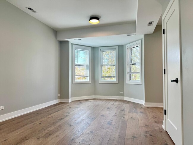 Photo - 1709 N Maplewood Ave Unit 3F