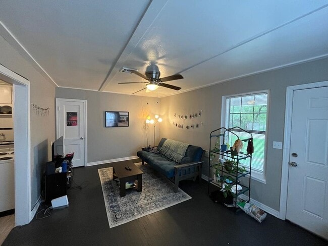 Photo - Adorable 1 Bedroom 1 Bathroom Duplex For L...