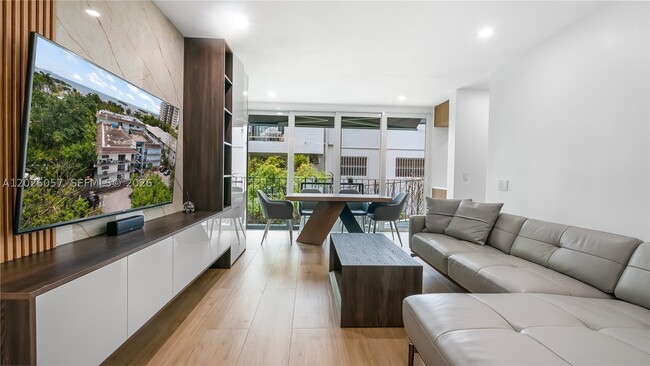 Building Photo - 2539 S Bayshore Dr Unit 212A